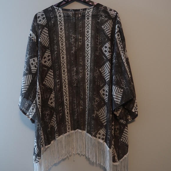 Hollister Tribal Print Fringe Kimono - One Size - Picture 4 of 5